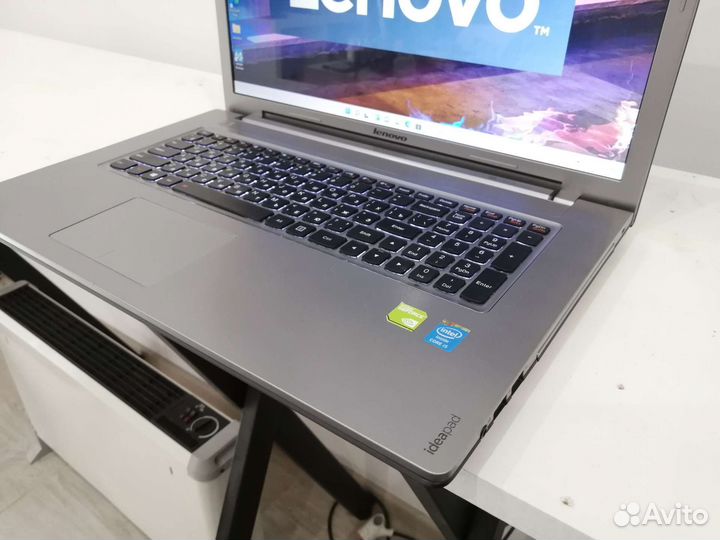 Большoй ноутбук Lenovo i5/две видеокарты/8Gb/SSD