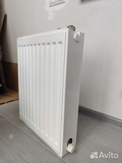 Стальной радиатор отопления с нижним подключением