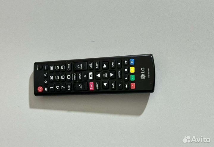 Белый стильный смарт телевизор LG 43 дюйма