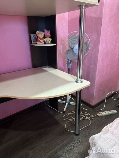 Детская кровать чердак со столом и шкафом