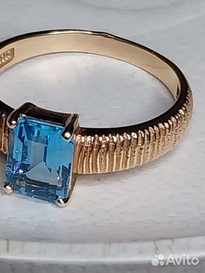 Кольцо золото с топазом 18 раз.новое