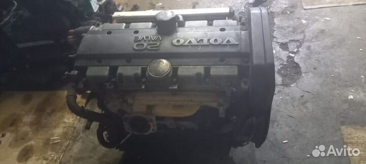 Двигатель контрактный B5254T Вольво