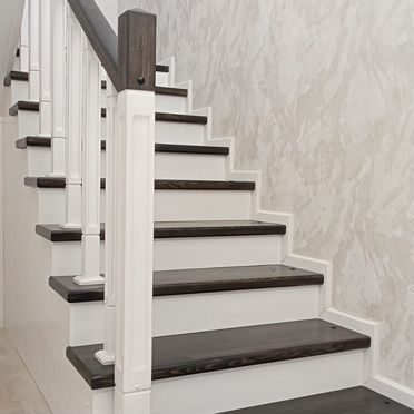 Обшивка бетонной лестницы деревом под ключ