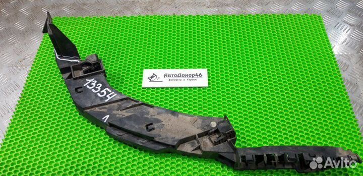 Кронштейн левой фары Volkswagen Polo Sedan