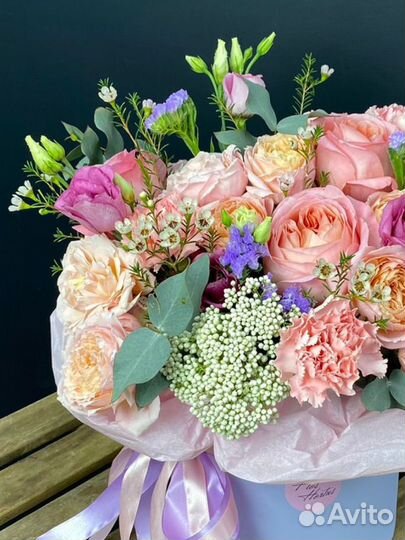 Пышная композиция с пионовидными розами