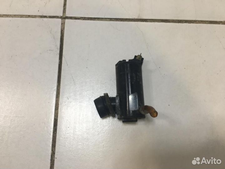 Насос омывателя Toyota Hilux Surf N120 N130