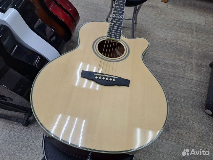 Гитара акустическая с металлическими струнами