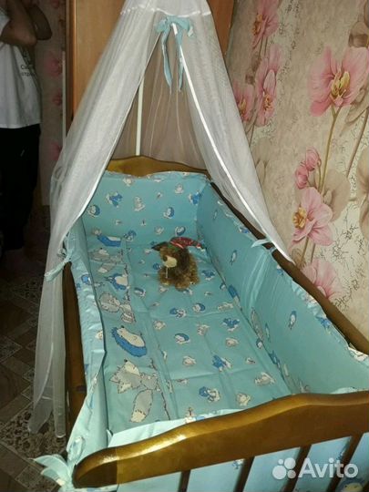 Кровать,бортики,матрас,постельное белье,балдахин,к