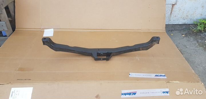 Кронштейн задней балки поперечный Opel Astra J