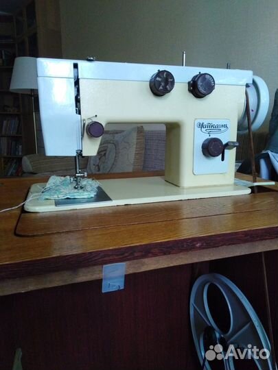Швейная машинка чайка 143