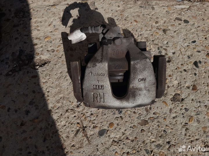 Суппорт передний правый Mazda 3