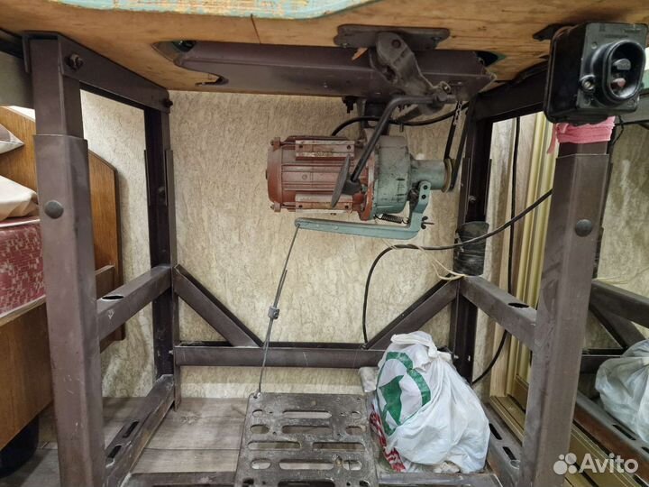 Промышленая швейная машинка