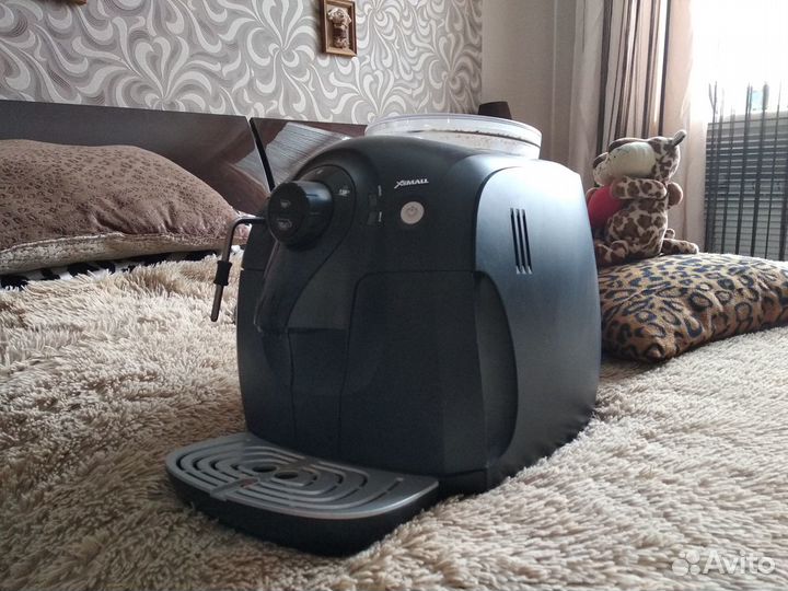 Кофемашина с кофемолкой и капучино philips saeco