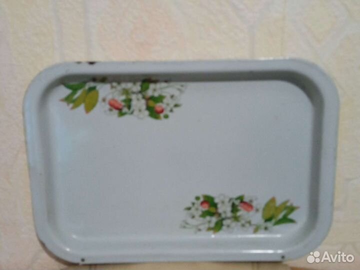 Кастрюли, сковородки, чайник, поднос