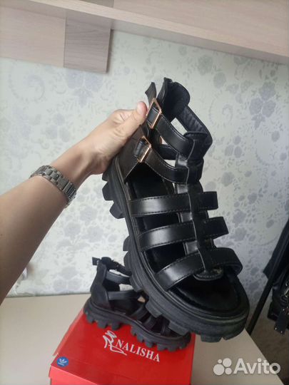 Босоножки женские