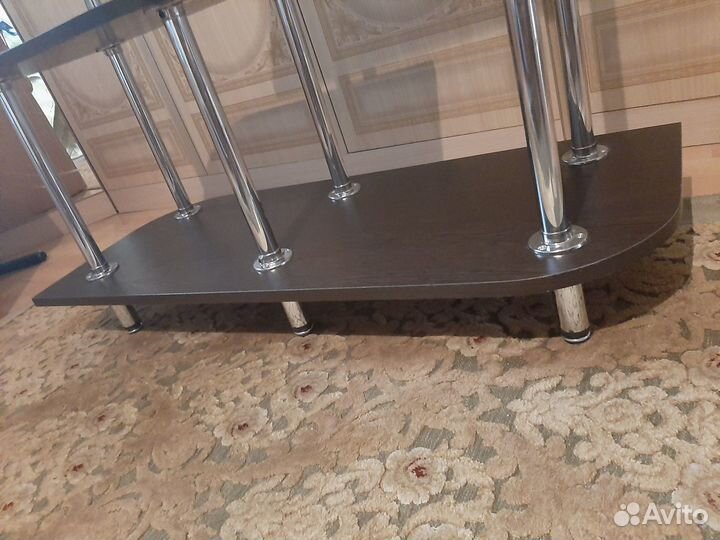 Тумба стеллаж для цветов в офис и в дом