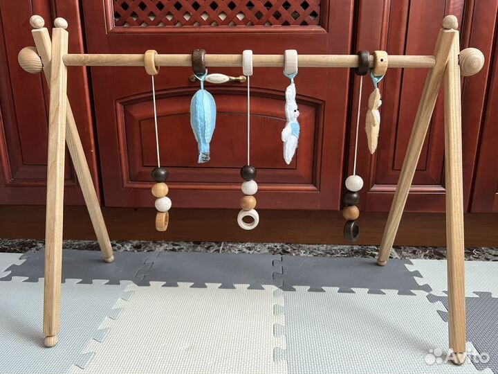 Стойка-тренажер Монтессори с игрушками