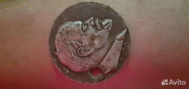 Настольная медаль