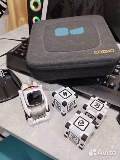 Продам робота Cozmo