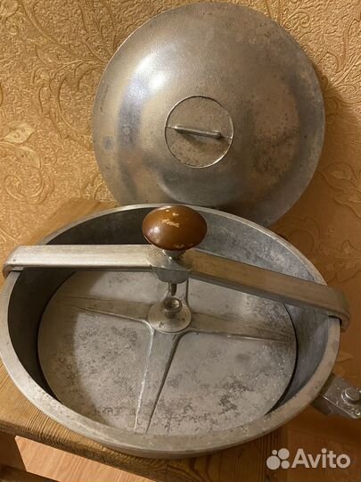 Сковорода СССР для приготовления цыпленка табака