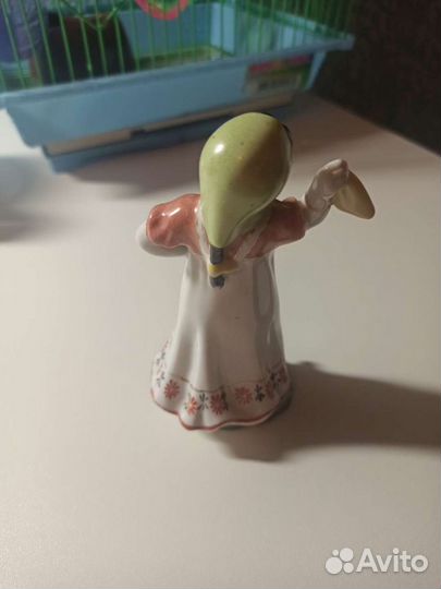 Фарфоровые статуэтка юная плясунья лфк