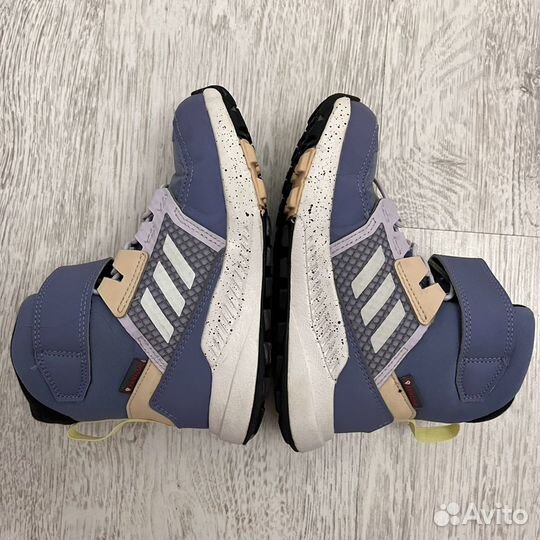 Adidas Q46436 кроссовки утепленные