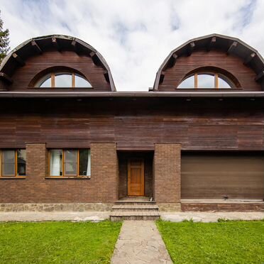 Дом 450 м² на участке 20 сот.