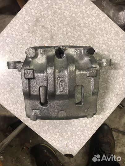 Суппорт передний Шевроле Каптива Опель Антара