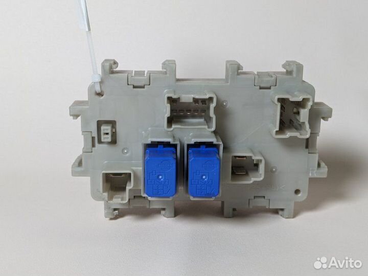 Блок предохранителей салонный Nissan Serena C26