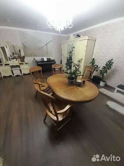 Кухонный стол и стулья