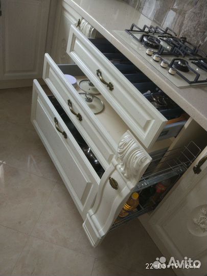 Кухонный гарнитур из массива