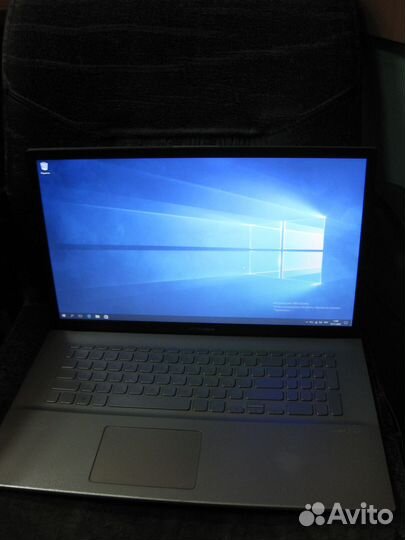 Asus Vivobook D712DK-BX040T