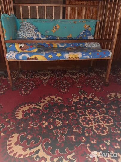 Продаю детскую кроватку качалку