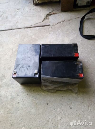 Зарядное с аккумуляторами 12 в 7 и 12 а