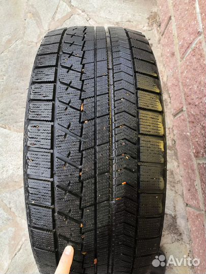Bridgestone Blizzak VRX2 245/45 R18