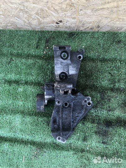 Кронштейн генератора Renault megane 2