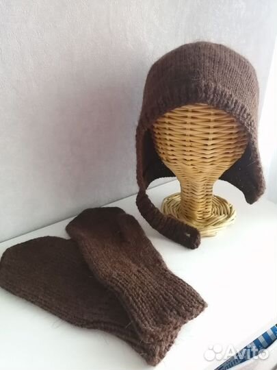 Комплект женский чепчик и варежки ручная работа