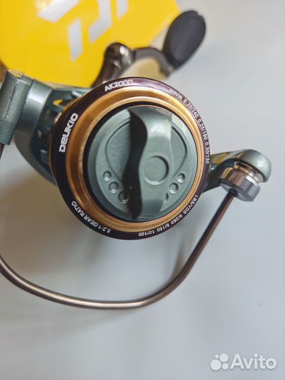 Катушка для спиннинга 2000