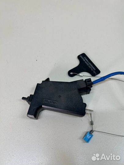 Активатор замка крышки бензобака Hyundai Sonata 6