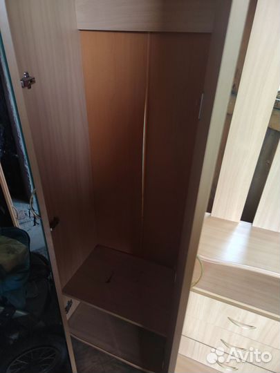 Прихожая со шкафом