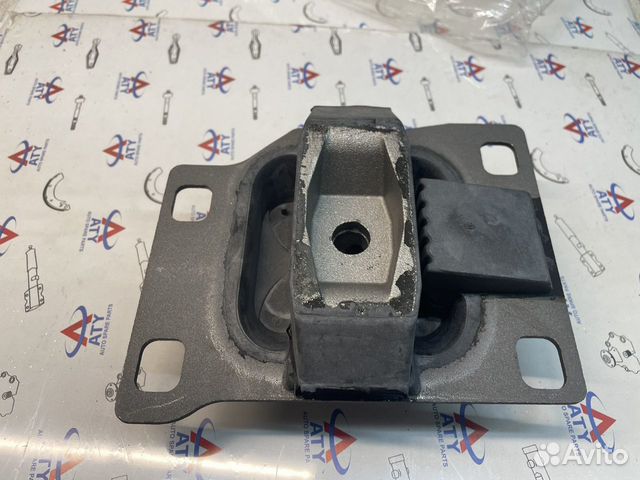 Подушка крепления коробки передач Ford Focus II