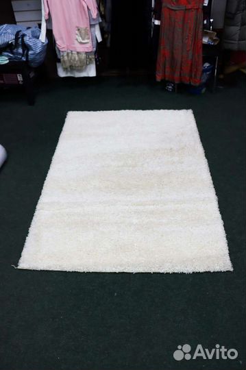 Ковер белый пушистый
