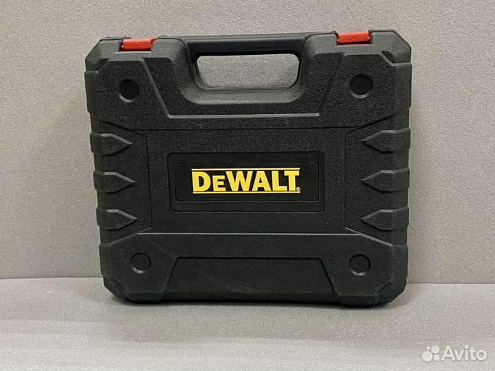 Шуруповерт Dewalt новый