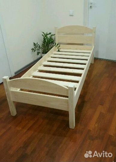 Кровать Классик из массива дерева