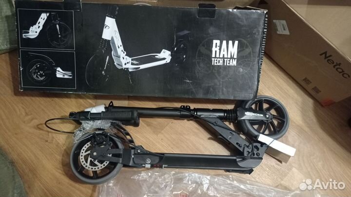 Самокат новый с дисковым тормозом