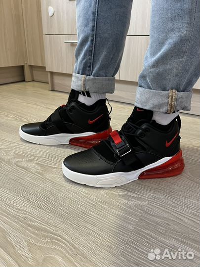 Кроссовки nike air force 270