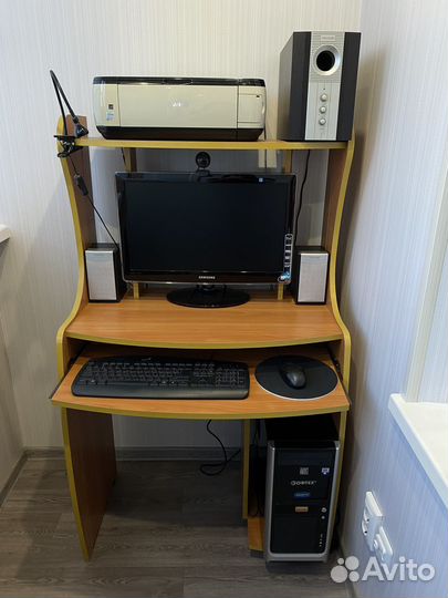 Компьютерный стол