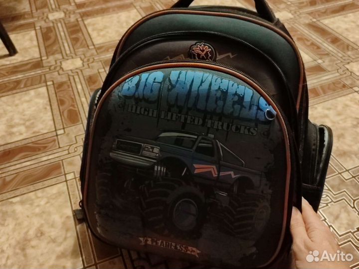 Рюкзак школьный