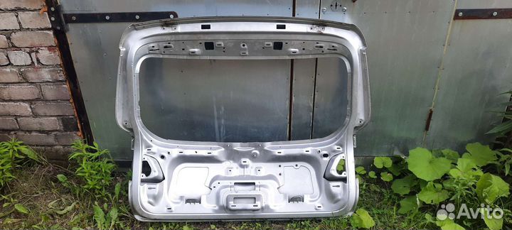 Задняя дверь tiguan