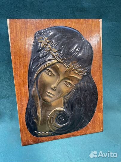 Насенное панно чеканка. Девушка, портрет